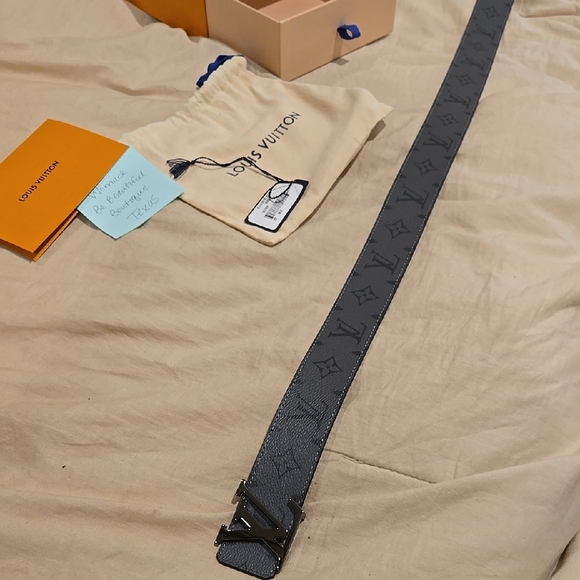 Louis Vuitton Men's Gray /Black Monogram Belt-Reversible - Picture 5 of 6